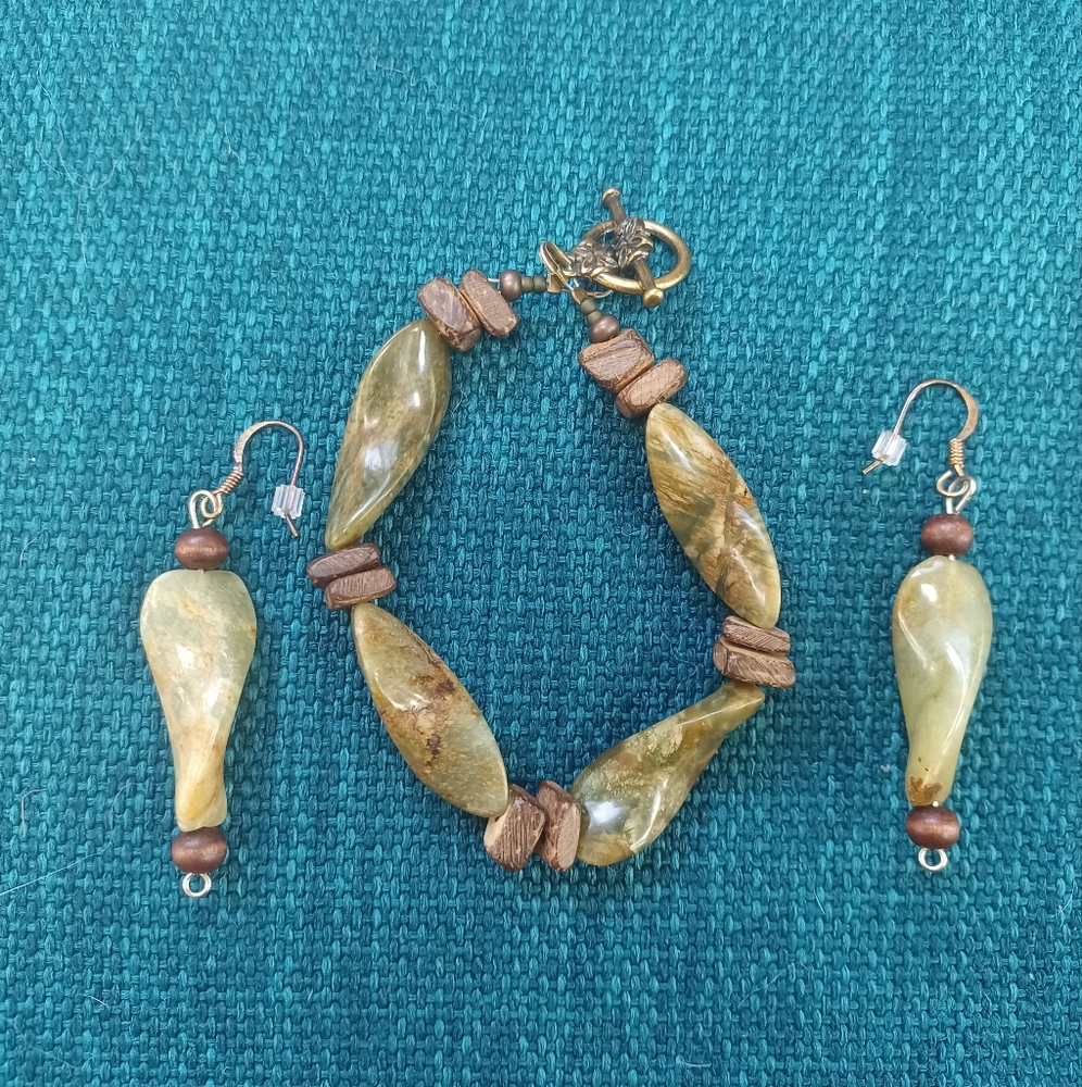 Green Stone & Wood Dangle Earrings & Bracelet Set